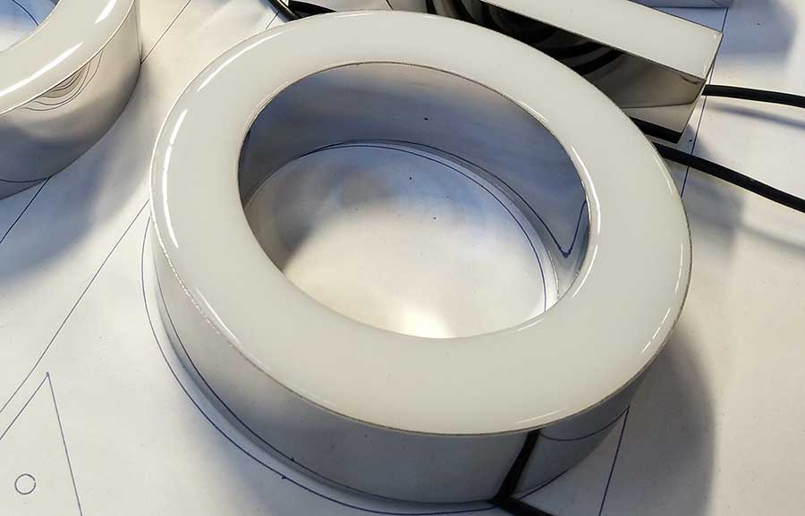 树脂字和超级字的差别主要有哪些？