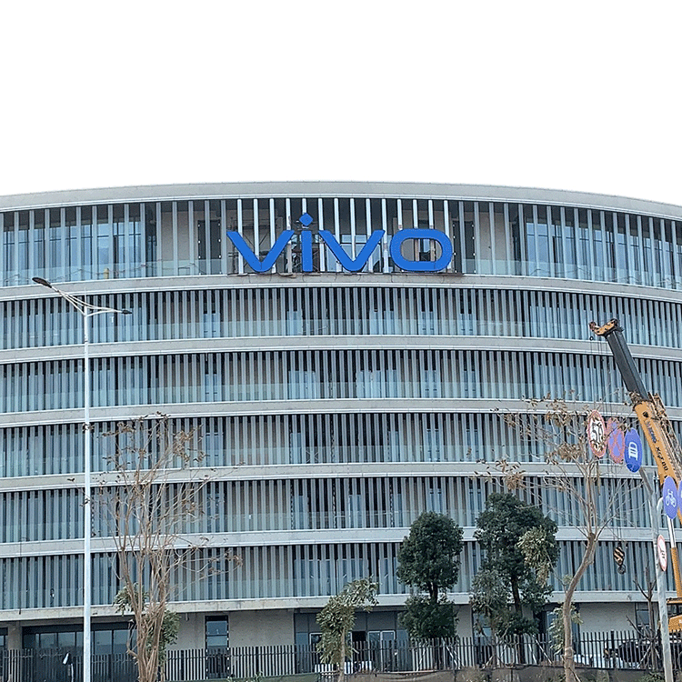 LED亚克力楼顶大字有哪些安装注意事项？